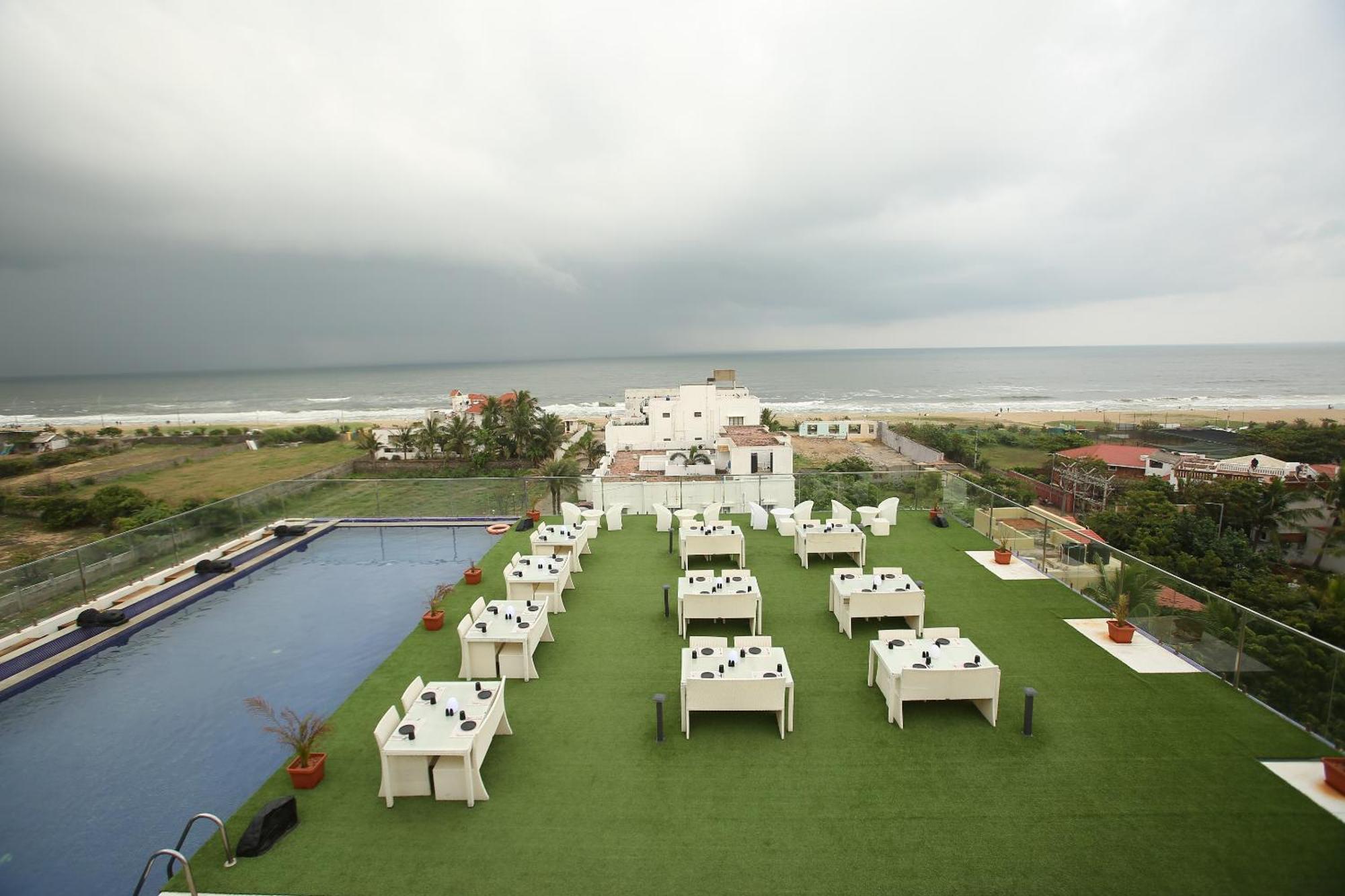 The Bentley Seaside Boutique Hotel Chennai Extérieur photo